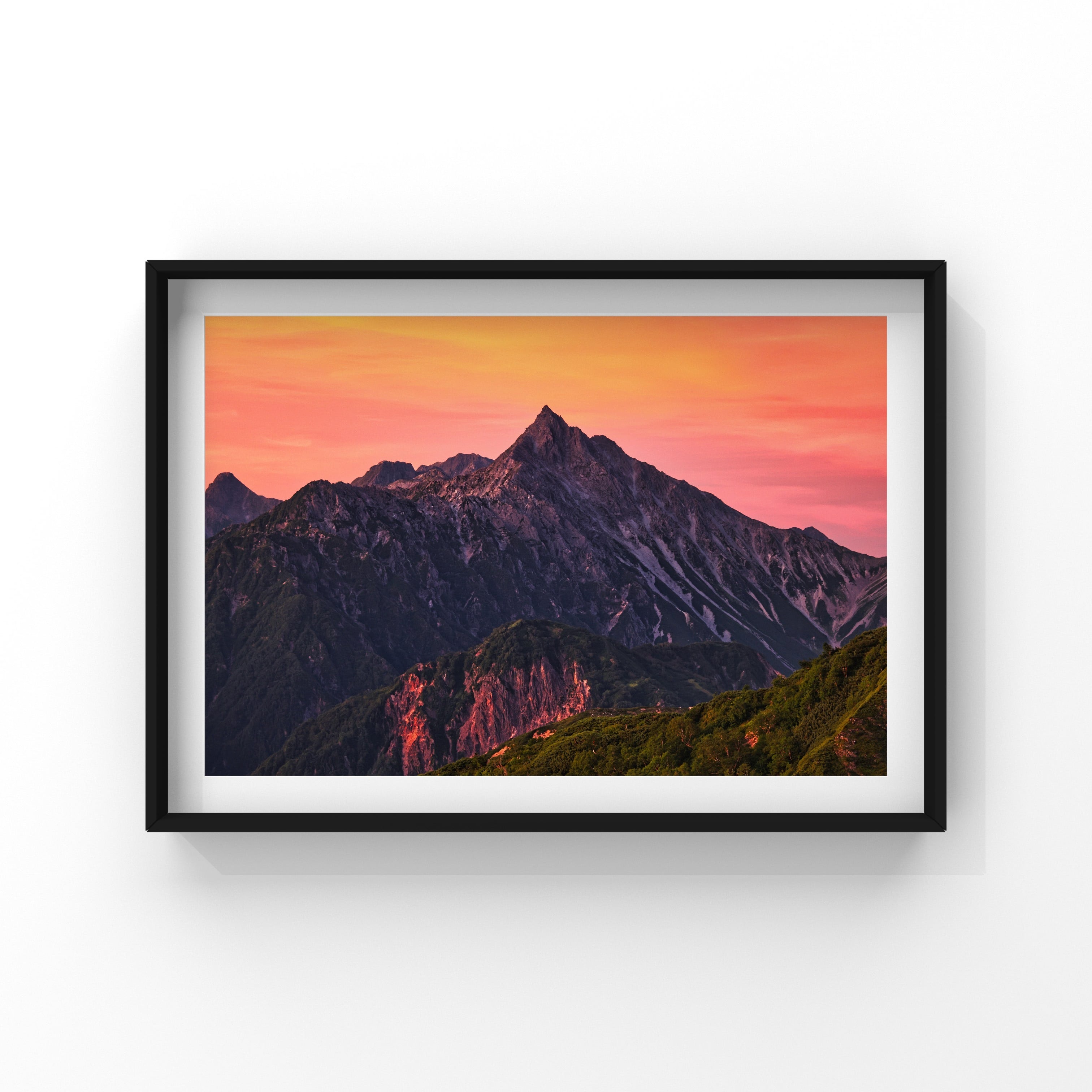 朱彩の鋭鋒 | Taka Mountain Gallery
