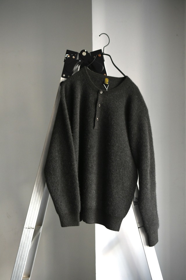 Ex Alashan cashmere “long sleeve Tee” mid turtle Knit (Black)