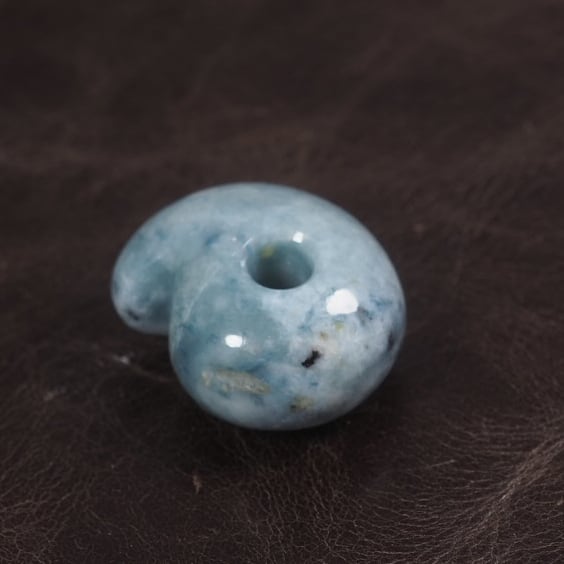 糸魚川翡翠 青ヒスイ まる勾玉 9.0g Itoigawa blue Jadeite Magatama