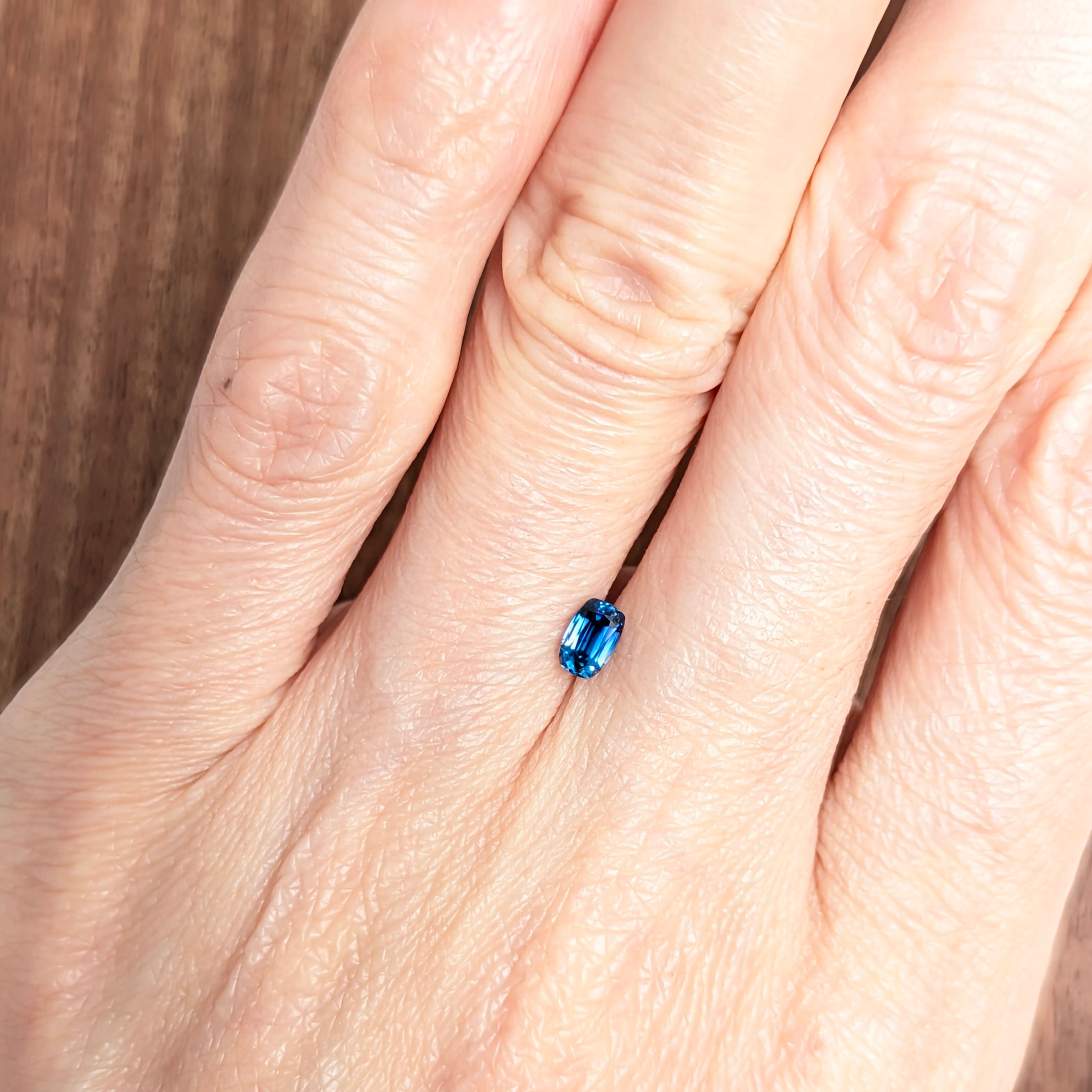 ユークレースルース ナミビア産【0.28ct】 PRO208632 | Gem's Subculture
