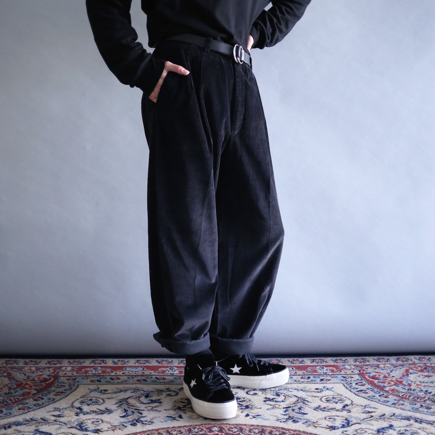 "Burberry" 2-tuck tapered silhouette black wide corduroy pants