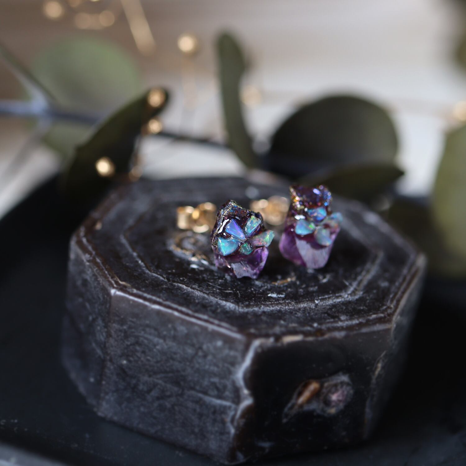 原石キャルコパイライトとフローライトのプチピアス | witch/花石:鉱物
