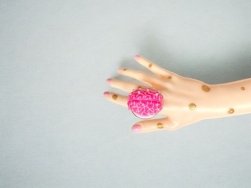 指に乗る脳リング　縦