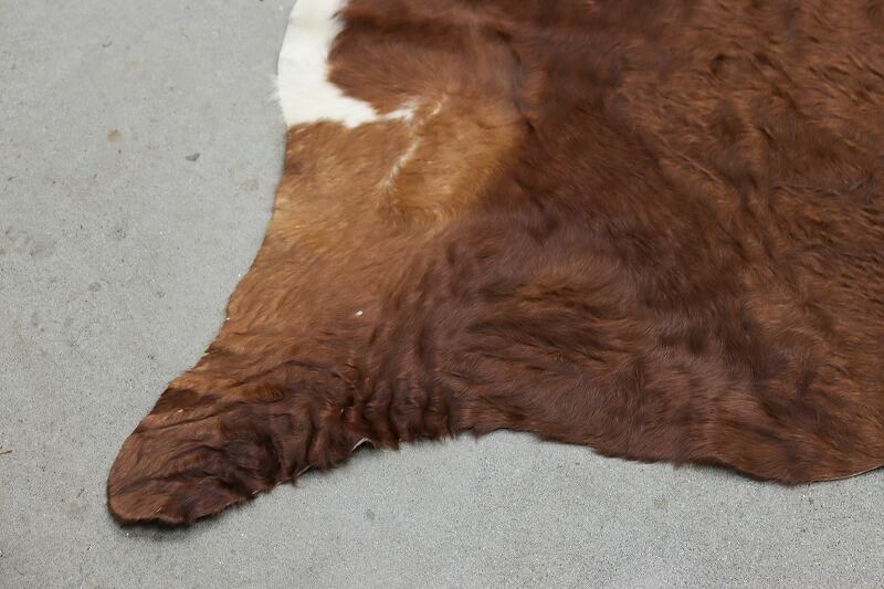 牛革 本革 カウラグ 220×197 カーペット 絨毯 敷物 大判 毛皮 ブラウン