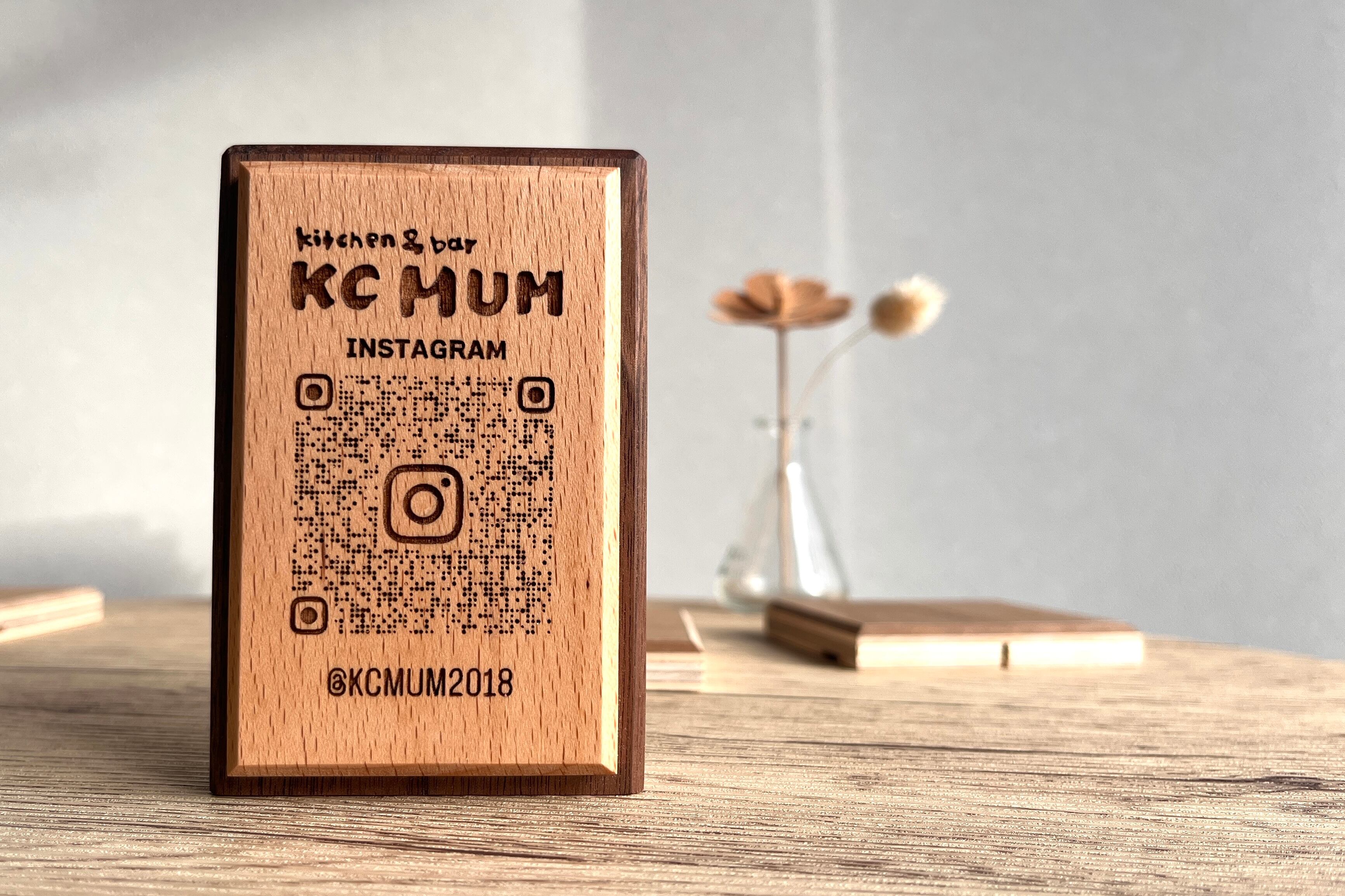 【制作実績】オリジナルQRコードスタンド|木製 卓上サイン