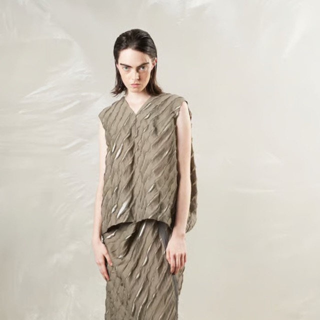 Diagonal Cut Washi Jacquard V-Neck Top