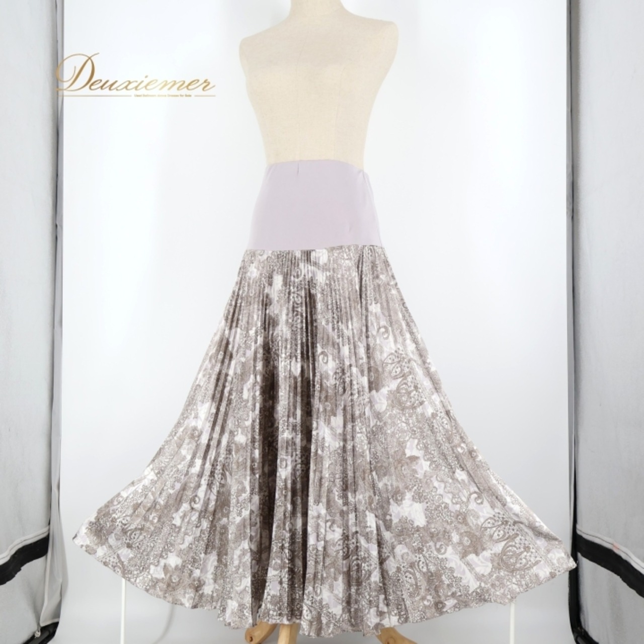 社交ダンス 衣装 スカート パープル系 チャコットロイヤルダンス Chacott ROYAL DANCE プリーツ 紫 茶 淡い レッスン 練習 上品 光沢 高級感 華やか かわいい 柄 花 ダンス衣装 ストレッチ 伸縮 日本製 スタンダード ブラウン系