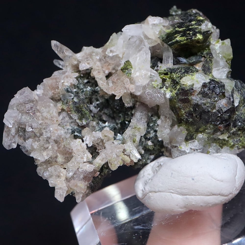 エピドート 緑簾石 クォーツ水晶 40.7g EPD079 原石 鉱物 天然石