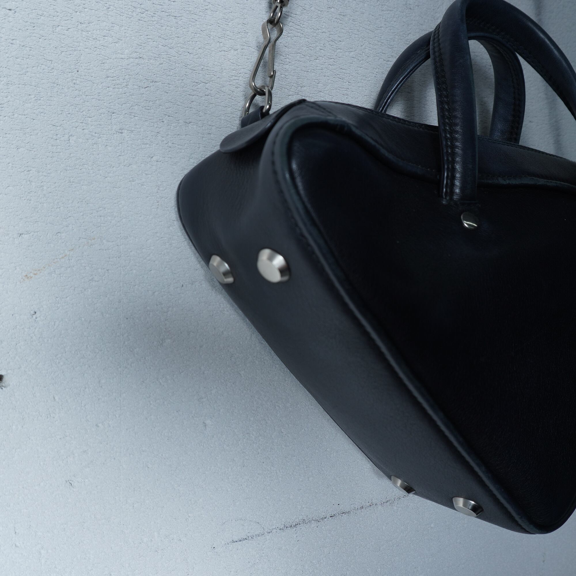 BALENCIAGA】バレンシアガ ロゴ入 トライアングルレザーショルダー