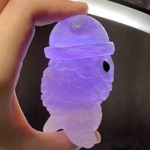 6.帽子をかぶった色合い美しいフローライト・フクロウ