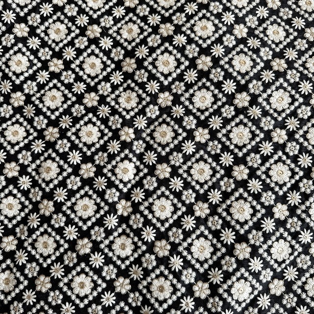インド刺繍生地　デイジー　ブラック　7159