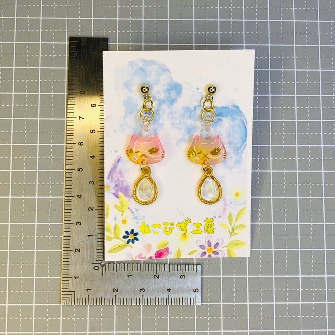 猫アクセサリー しくしく猫ちゃん プラバン レジン 猫モチーフピアス