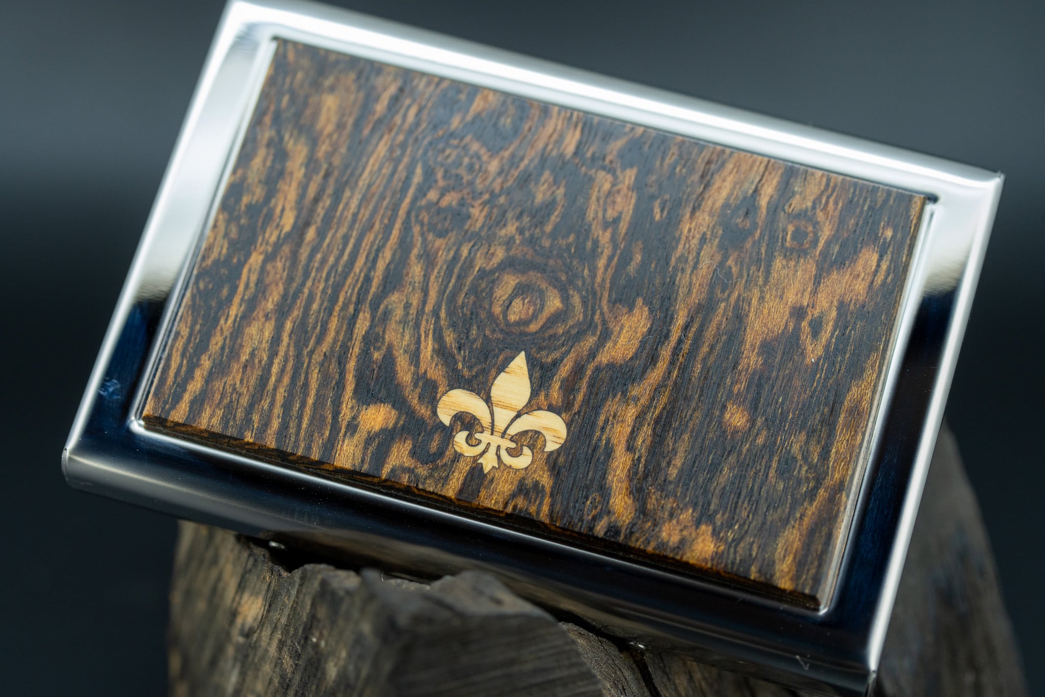 ※【黄王檀】リオグランデパリサンダー カードケース silver フルールドリス