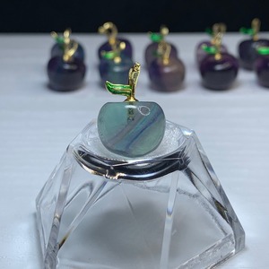 18.フローライトりんご・ペンダントトップ