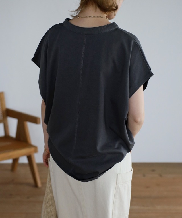 フレンチスリーブキーネックトップス