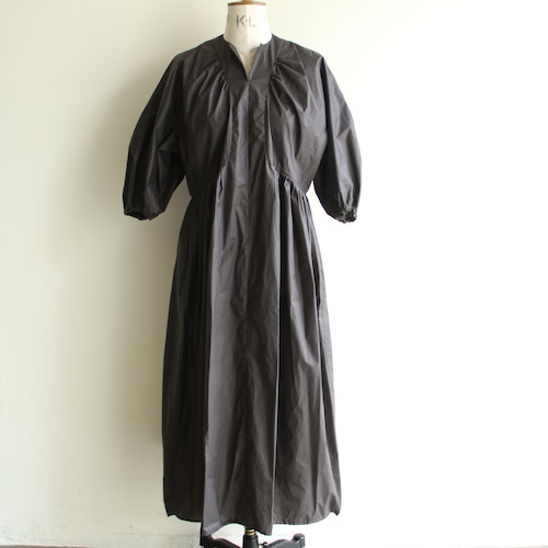 TENNE HANDCRAFTED MODERN 【 womens 】Volume sleeve tuck dress