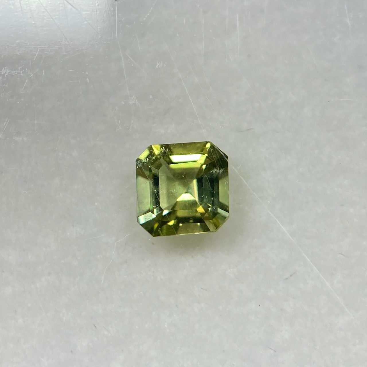 トルマリンの角砂糖  約3.8mm*3.8mm H2.5mm r-0414