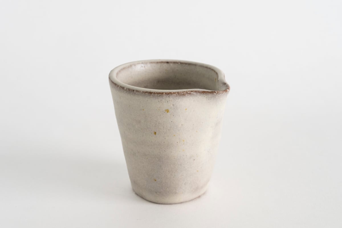 15「白マット釉クリーマー 40-1」五味茜 作