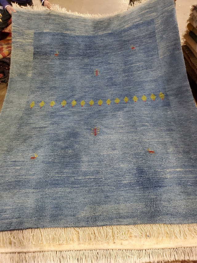 絨毯クエスト43 前編【No.27】Gabbeh ※現在、こちらの商品はイランに置いてあります。ご希望の方は先ずは在庫のご確認をお願いします。