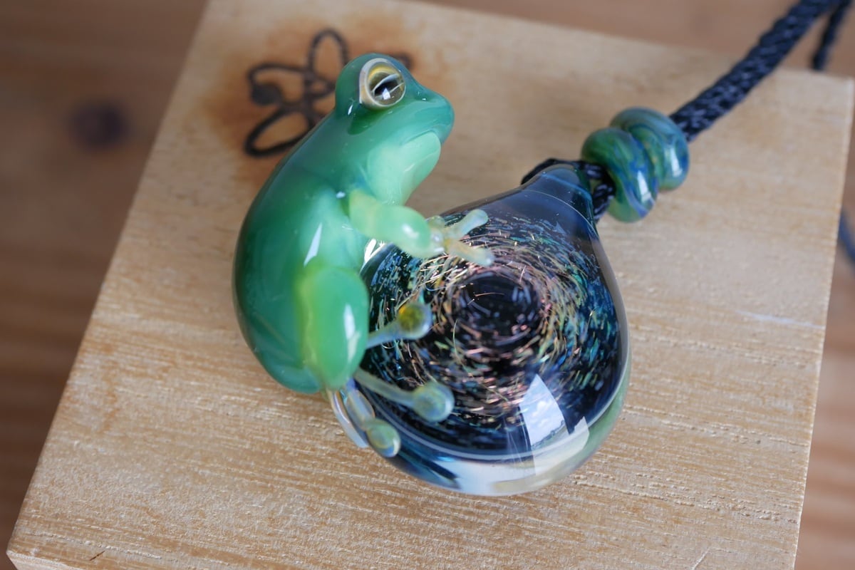 麻覇王ガラスネックレス「嘉得留カエル」ma-k-46