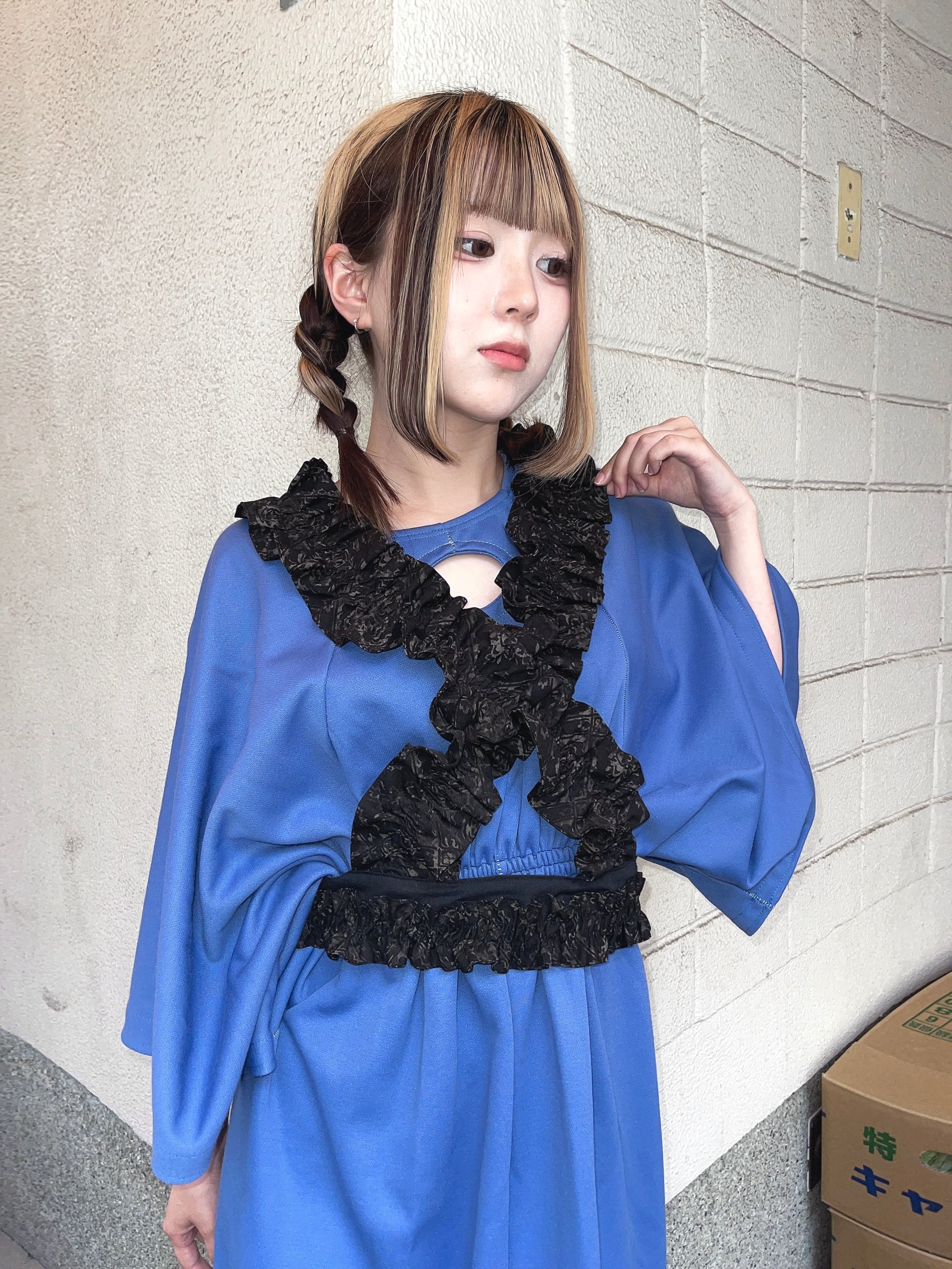 十万兆ろんぐへあ】フリルエプロン(黒) | zetsukigu