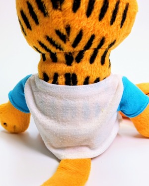 ☆ VINTAGE ☆【 Garfield ( ガーフィールド ) 】 ぬいぐるみ プラッシュ plush 2007年製 “ PERFECTION IS HARD TO IMPROVE ” ビンテージ 〚アメリカン雑貨 アメトイ〛