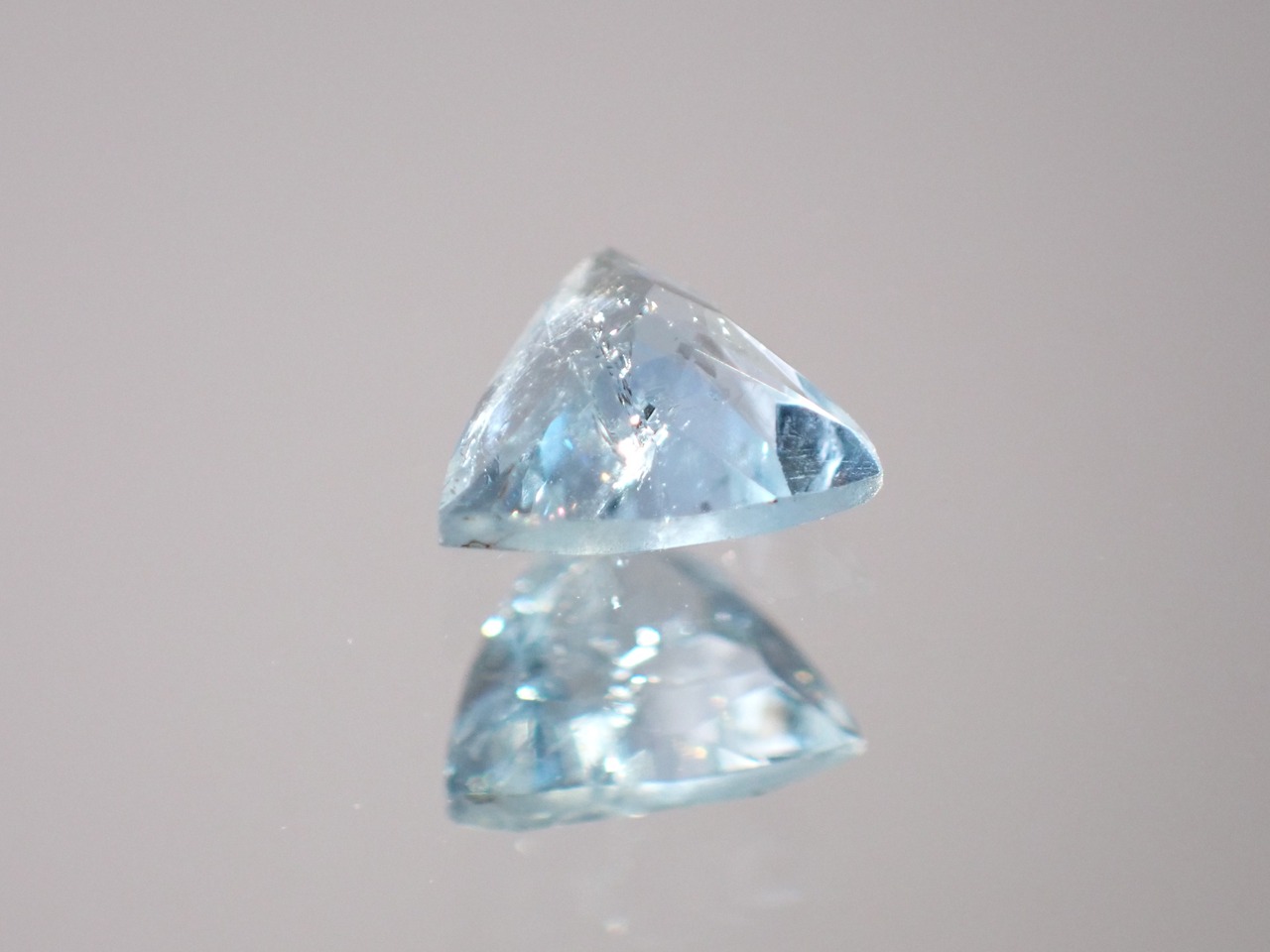 ブルートパーズ　0.59ct　[C13‐347]