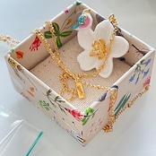 【SALE】nach ナッシュ 【鳥と梨の花】ペンダント ネックレス ミニチュア 24金メッキ 真鍮 陶器 アニマル ネックレス バード 鳥 花 ギフト プレゼント かわいい おしゃれ 女性 彼女 プレゼント 誕生日 ホワイトデー 磁器 金