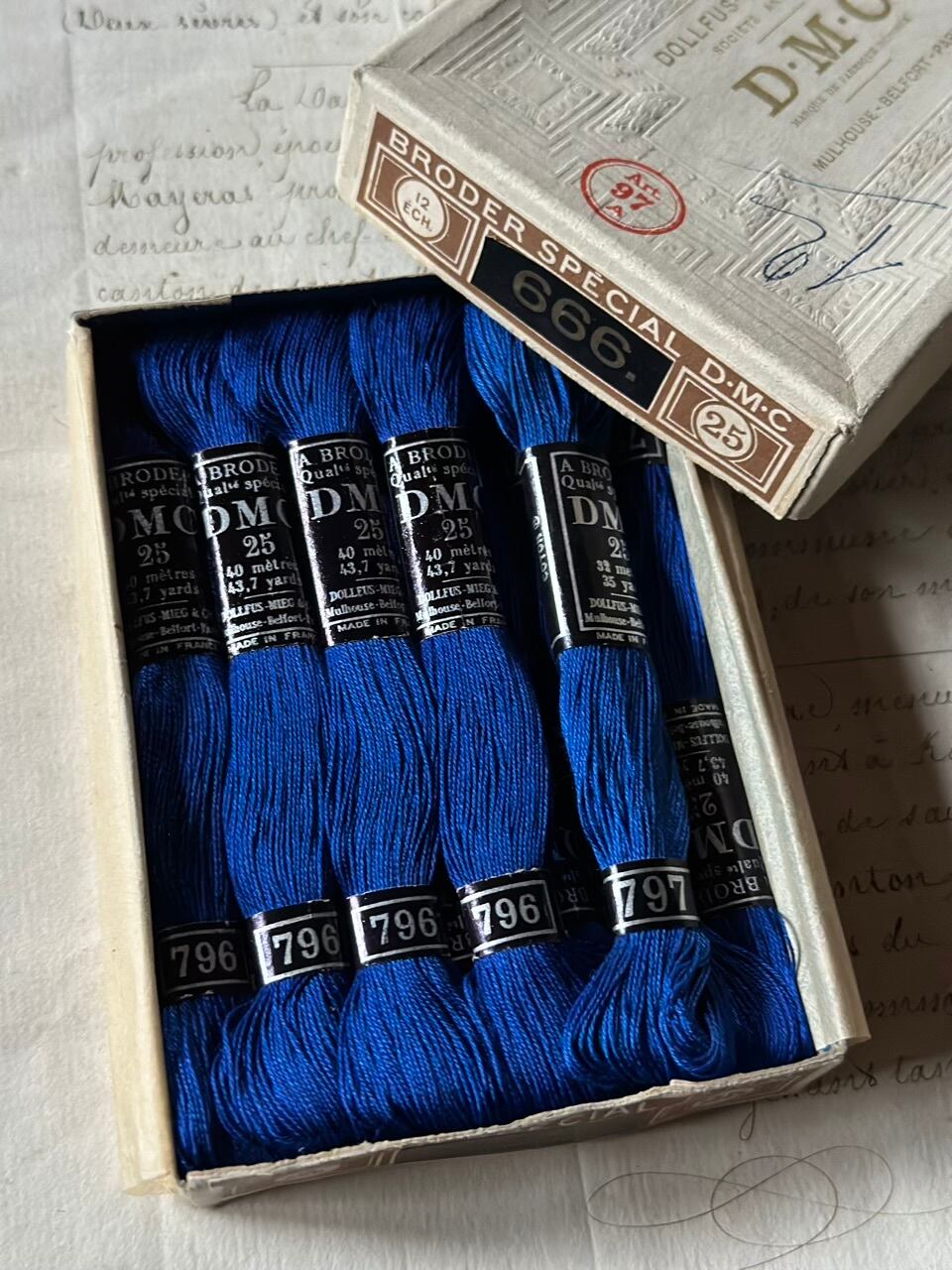DMC 青色 糸巻き入り紙箱 | Brocante de La Cocotte （フランス