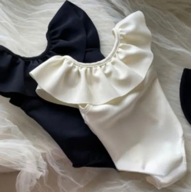 simple frill onepiece swim wear  ｜ 水着 シンプル ワンピース ブラック ホワイト 女の子