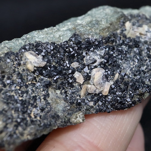 希少！メラナイト + チタナイト 灰鉄柘榴石 原石 32g AND096 鉱物 標本 原石 天然石