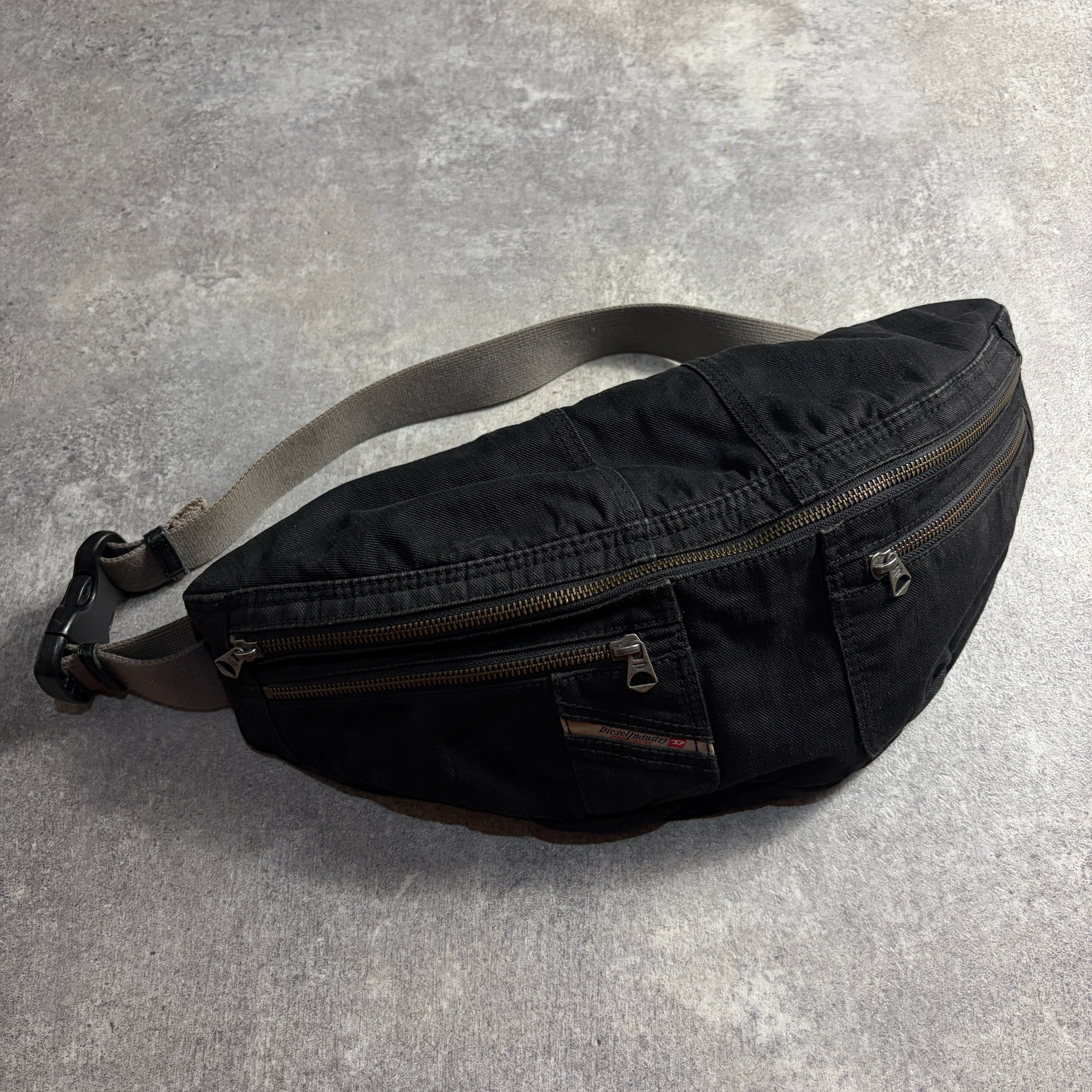 1998-1999's PRADA ONE SHOULDER BAG Y2K | LOST