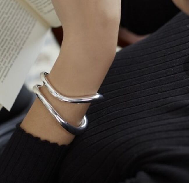 Nothing And Others【ﾅｯｼﾝｸﾞｱﾝﾄﾞｱｻﾞｰｽﾞ】Double line bangle