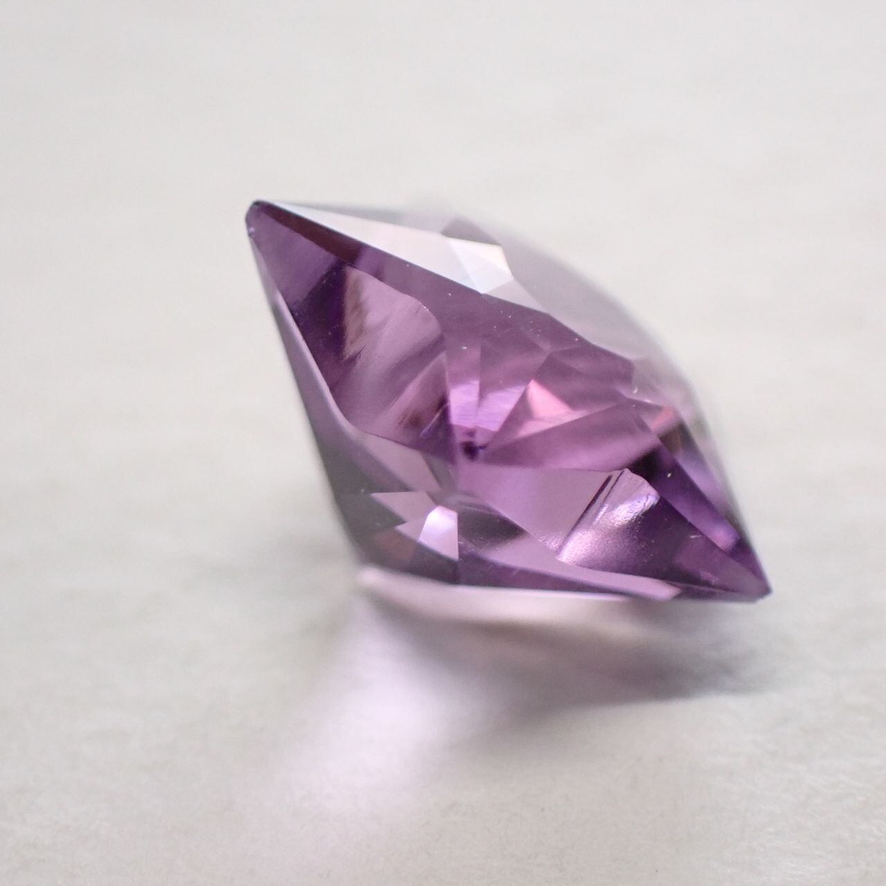 ウルグアイ産アメジスト スターカットルース 2.63ct 10.0mm*10.0 ウルグアイ産アメジスト スターカットルース 2.63ct 10.0mm*10.0