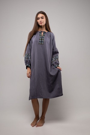 ウクライナ刺繍ヴィシヴァンカ グラージュ・ニジンカ（平行縫い）　手刺繍　ワンピース　麻　レディース・フリーサイズ