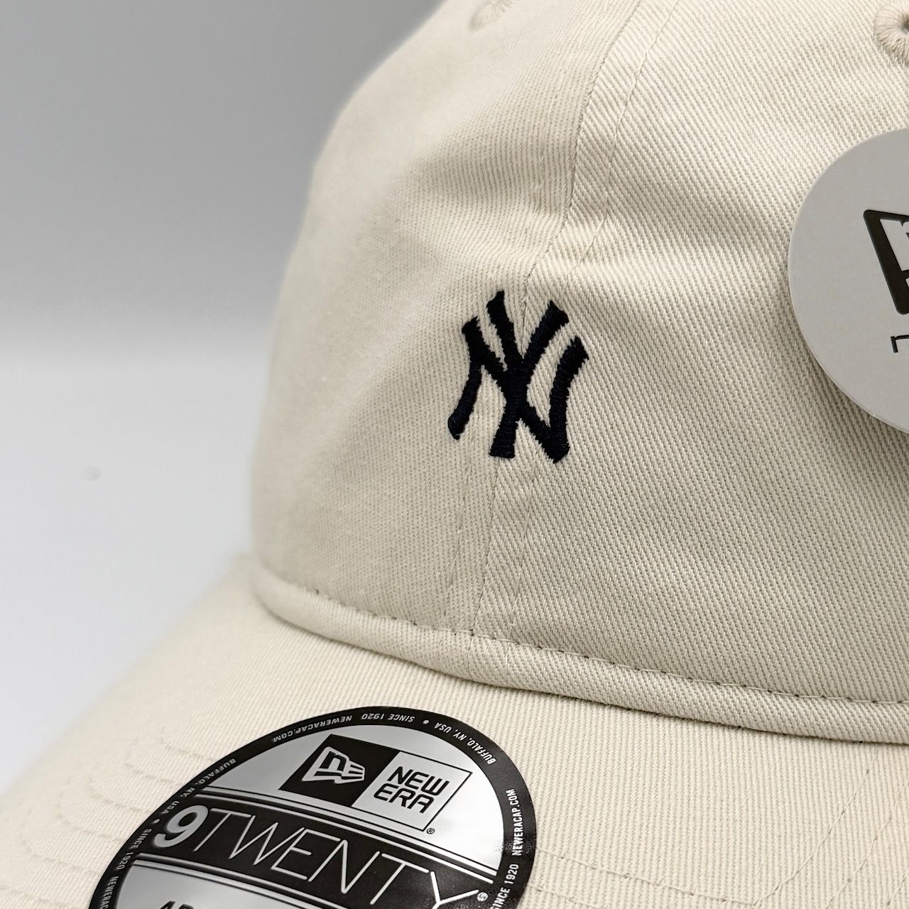 NEW ERA 9TWENTY/920 ウォッシュドコットン Mini Logo ニューヨーク・ヤンキース Khaki/White