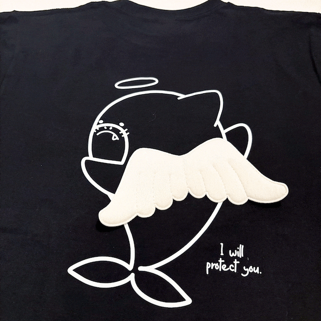 TOO CUTE TO BITE – ANGEL SHARK 【天使の羽】サメTシャツ｜立体羽デザイン シャークT