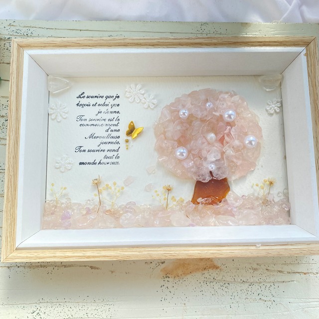 "癒しのローズクォーツの桜の木。"