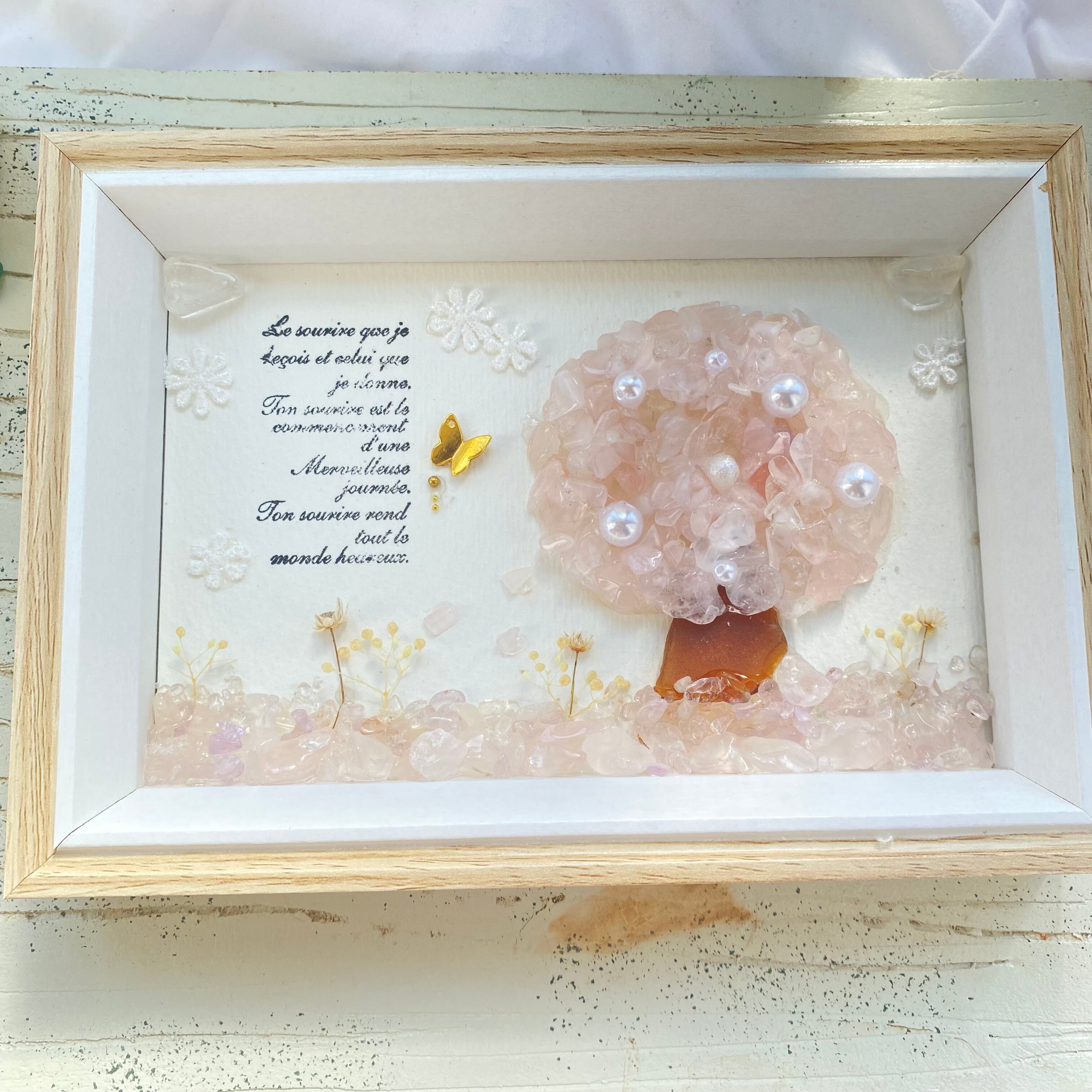 "癒しのローズクォーツの桜の木。"