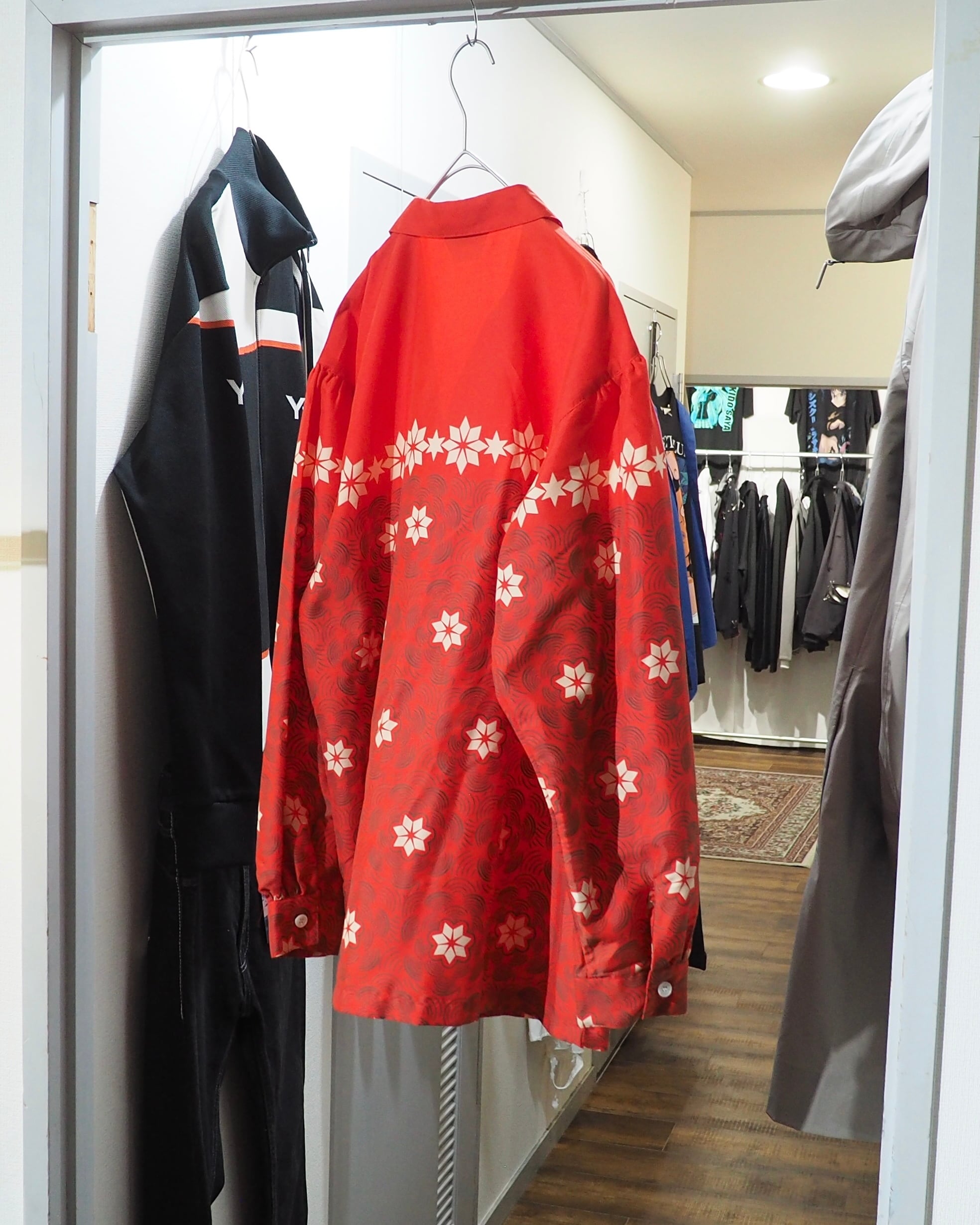 1980s " NICOLE CLUB " Arabesque oriental pattern Design vintage Open collar shirt