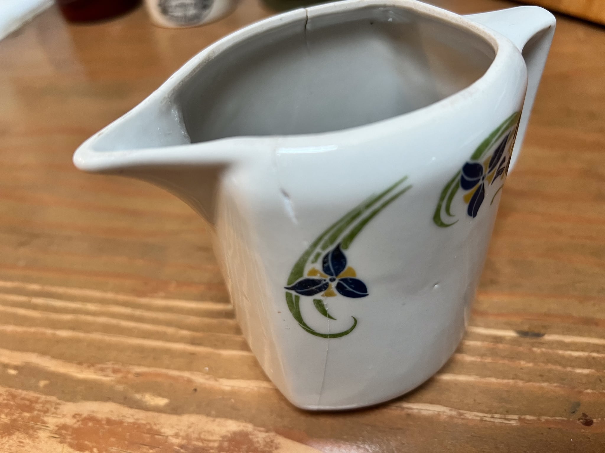 花柄がかわいい陶器の小さなピッチャー (大)フレンチアンティーク ブロカント