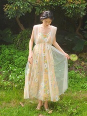 【0005】Flower Tulle Midi Short Sleeve Dress