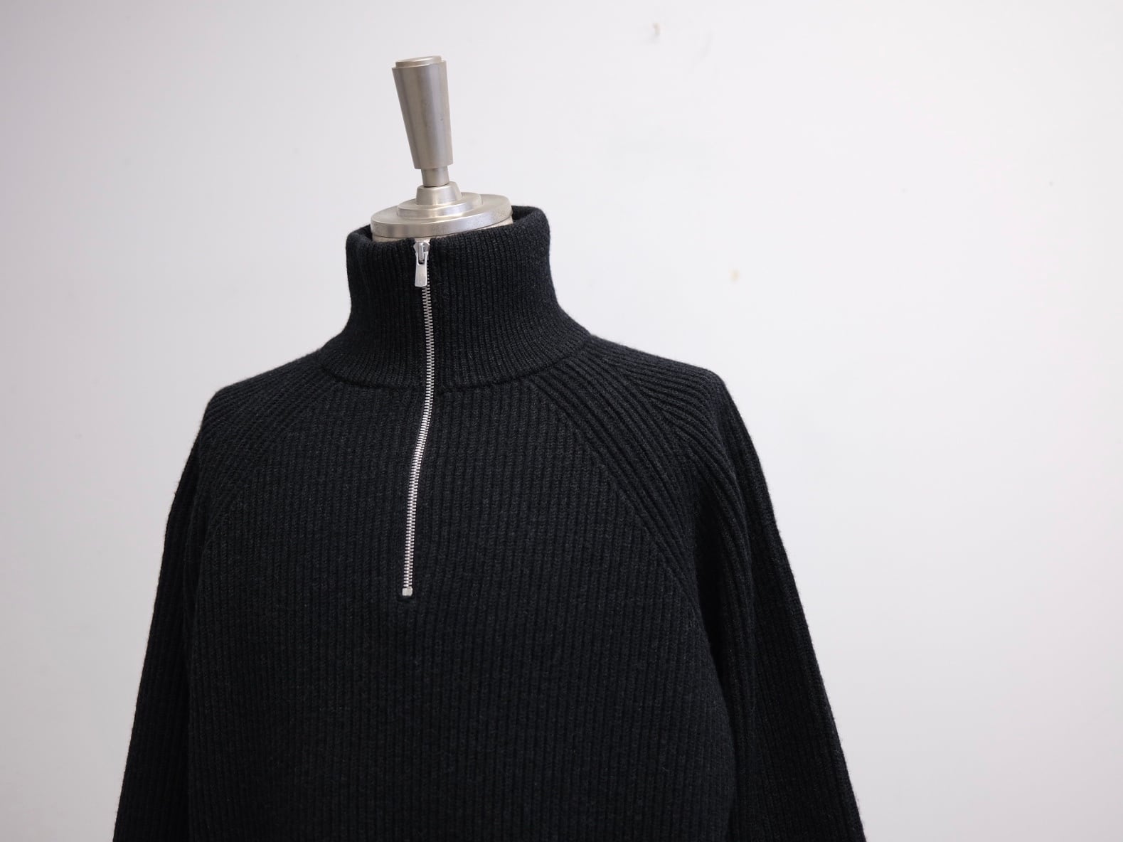 Men's BATONER” HIGH TWIST CARD WOOL RAGLAN HALF ZIP” | Lapel