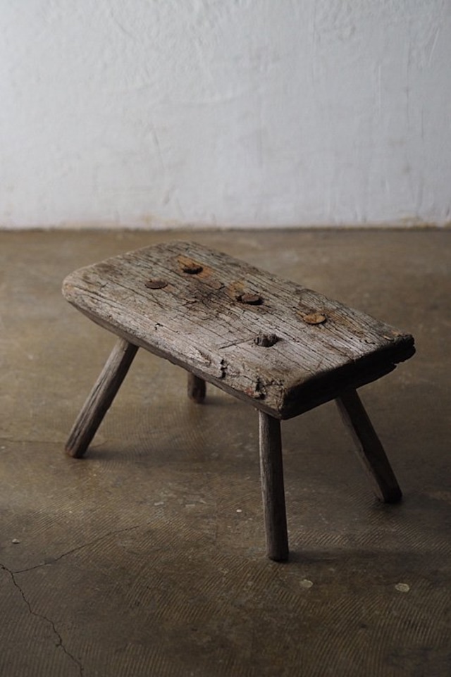 搾乳椅子-antique milking stool