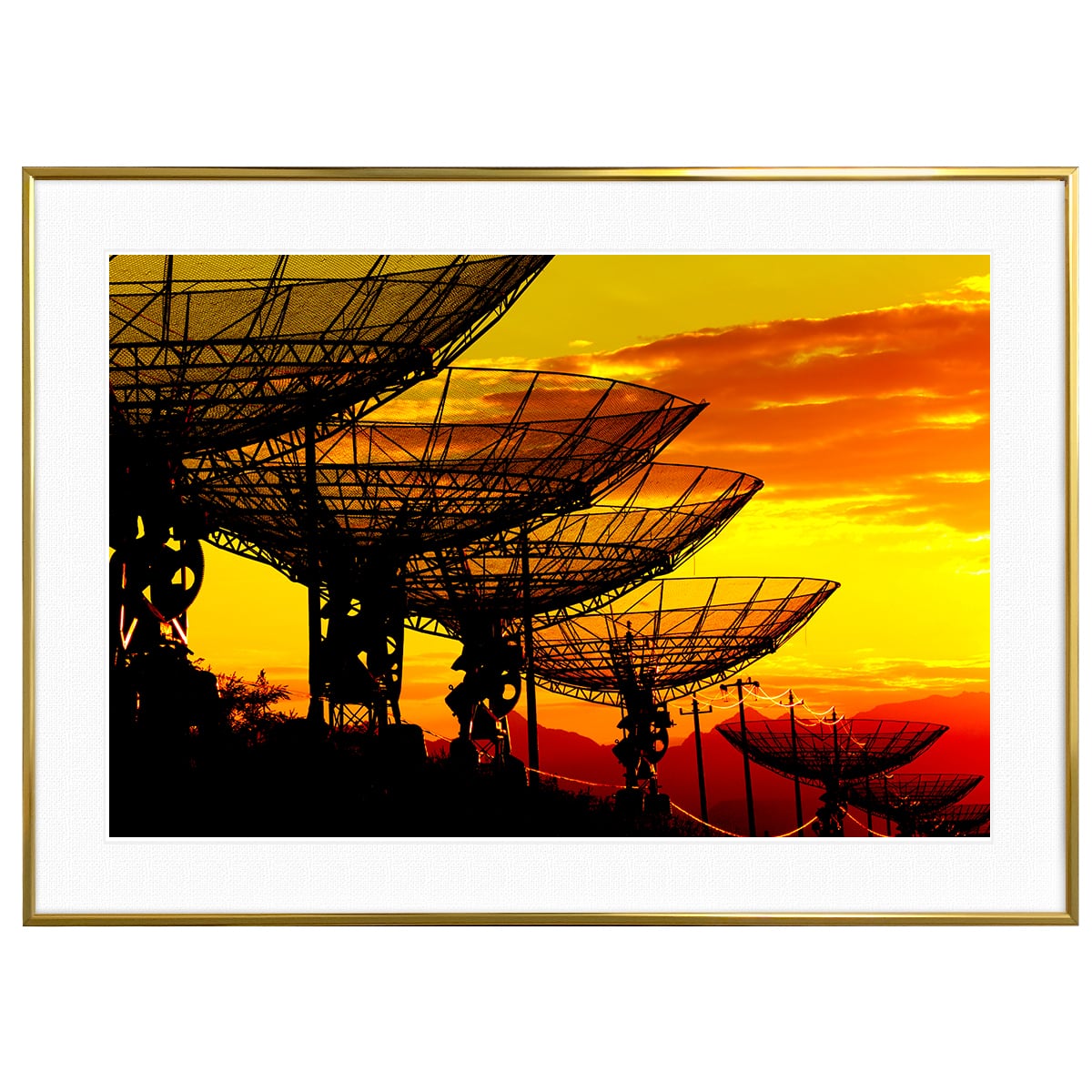 美しい夕景(遠坂あさぎ金箔押しサイン入り)/SP/サイン/電撃文庫/WS 夕日写真 夕陽に染まる電波望遠鏡 インテリアアートポスター額装