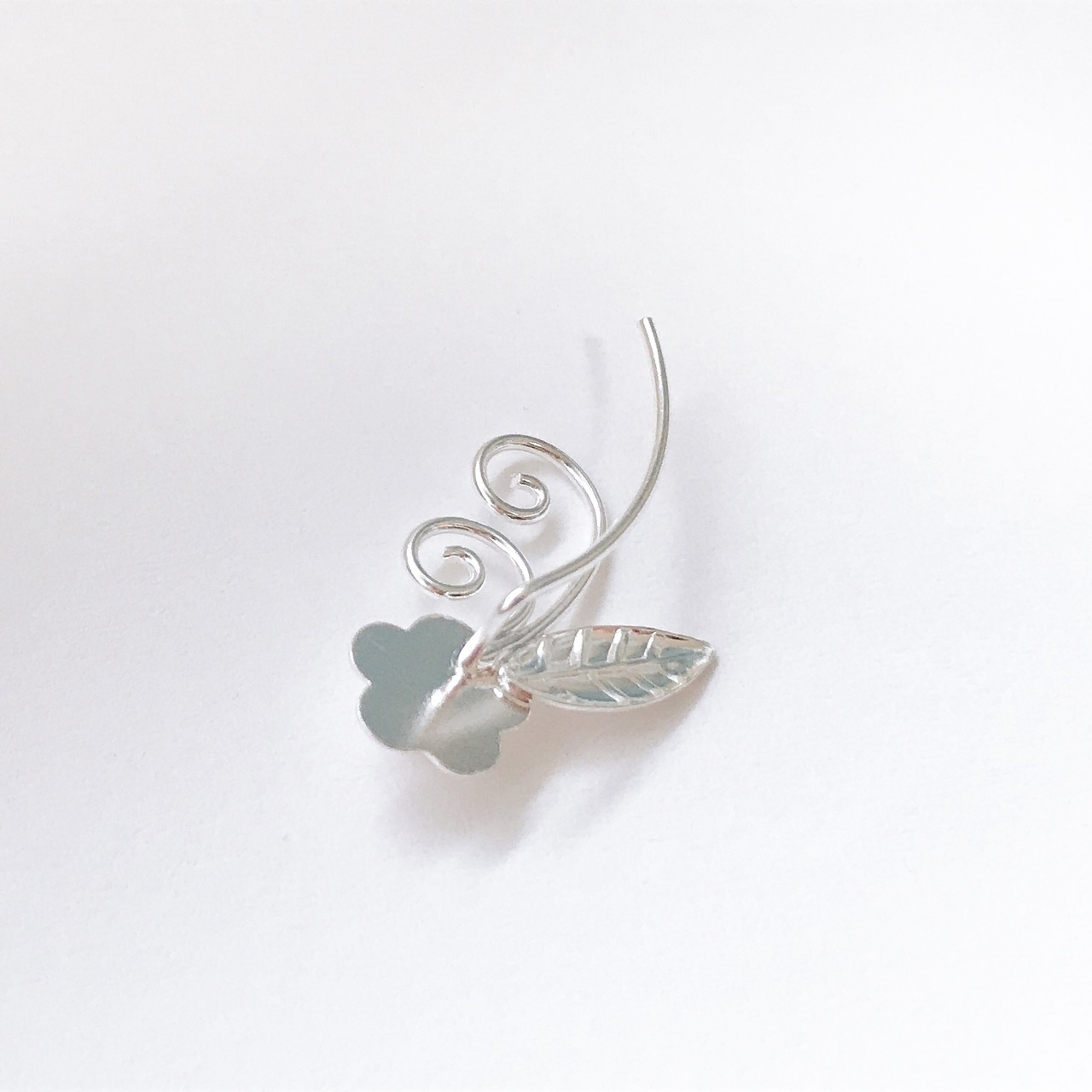 s925 梅の花シルバーイヤーカフ