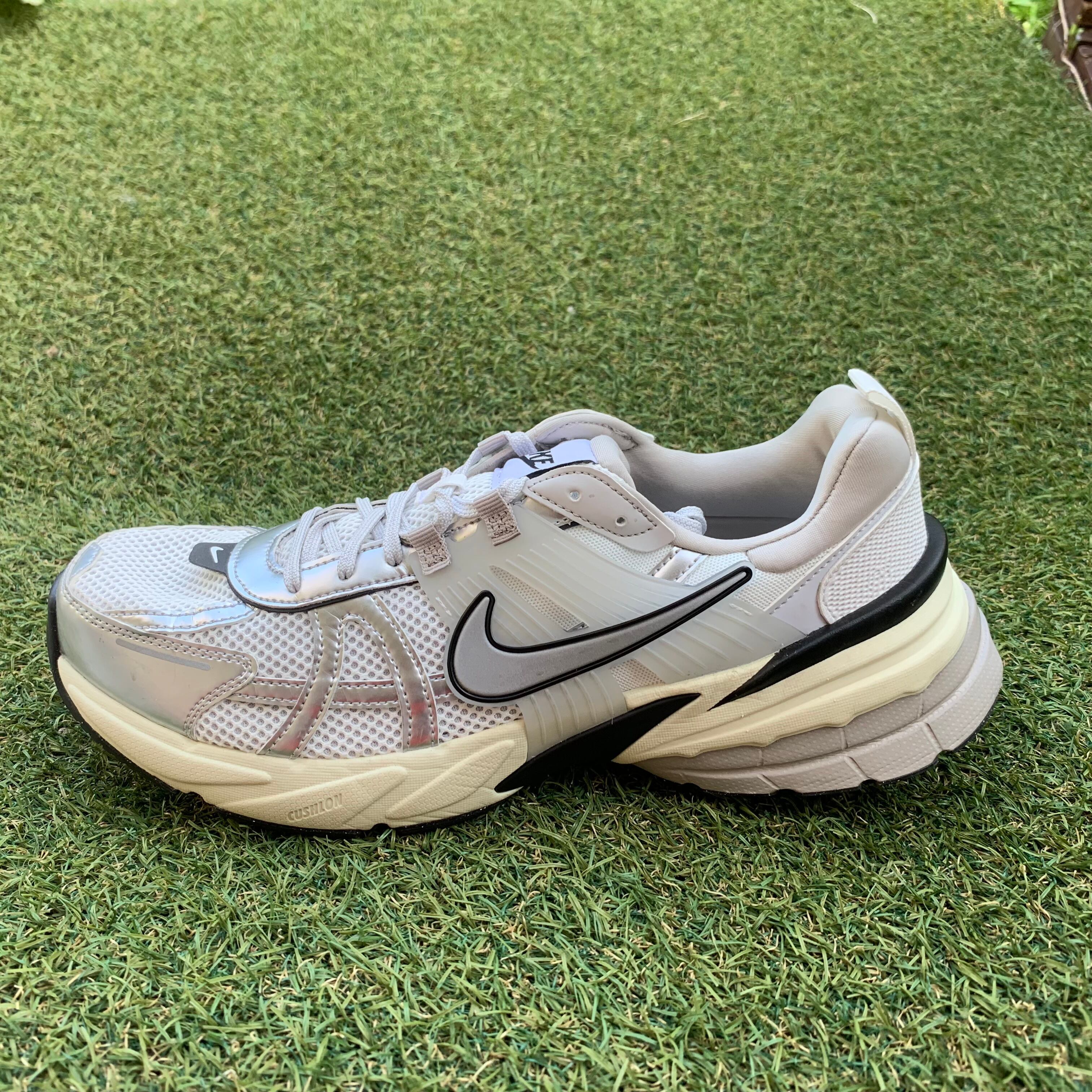 NIKE V2K RUN ナイキ HC499
