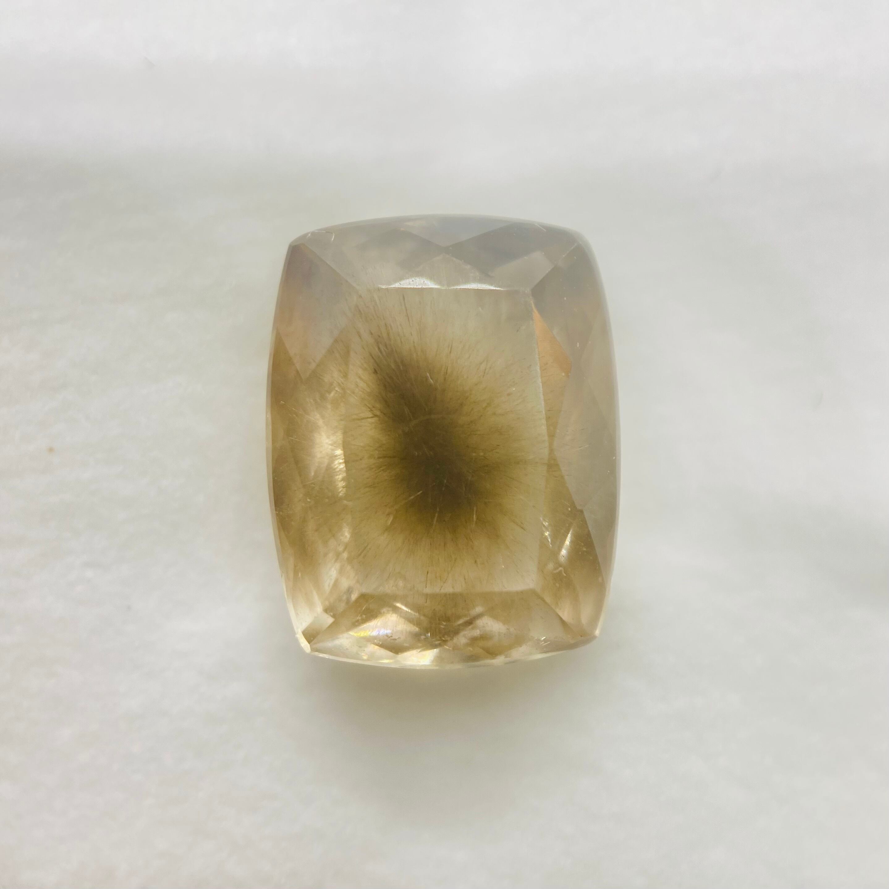 小鳥の羽のようなポンポンクオーツ