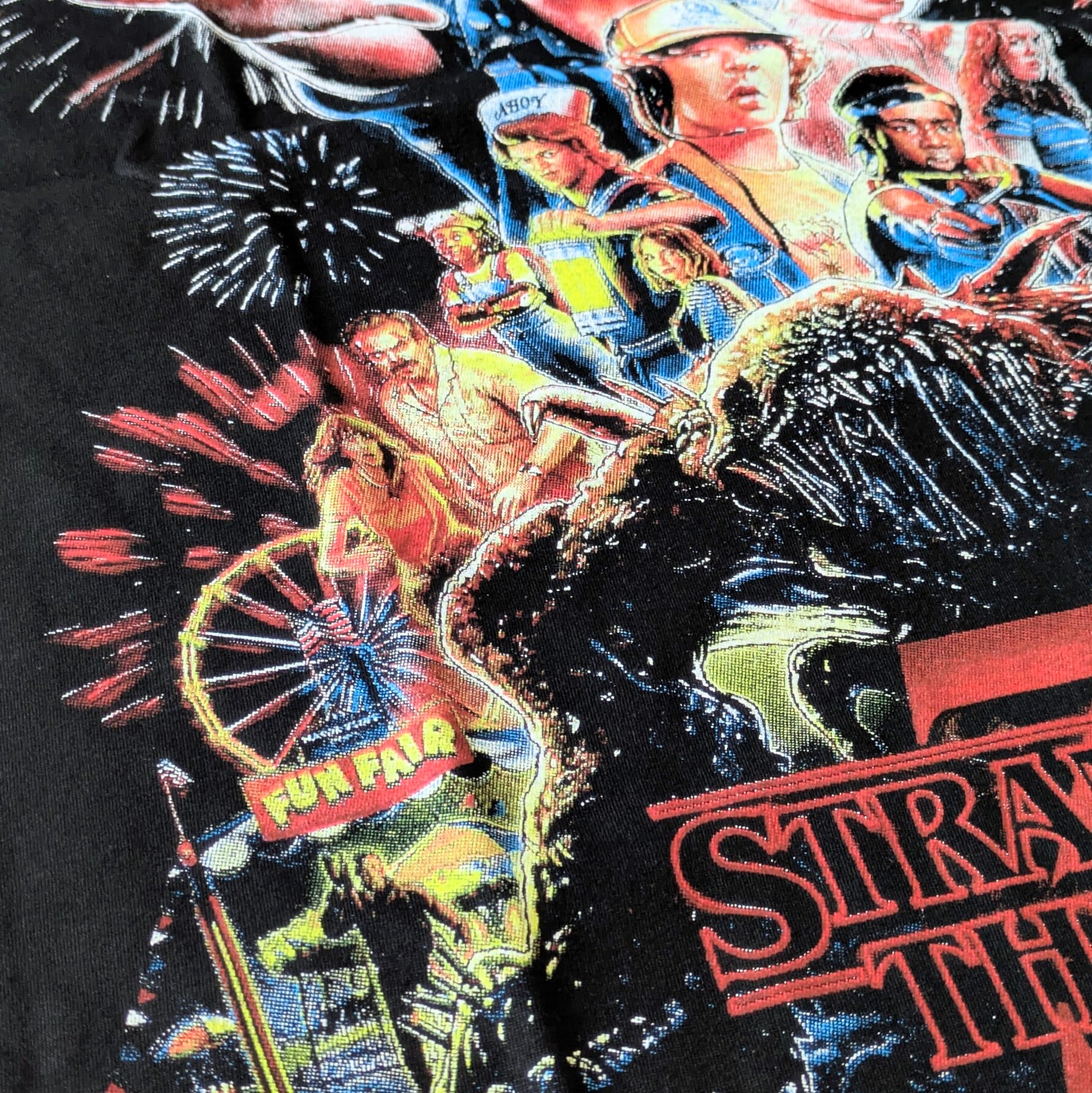 【 Stranger Things / ストレンジャーシングス 】『 ONE SUMMER CAN CHANGE EVERYTHING. 』 Tシャツ / ストレンジャーシングス Season3〚アメリカン雑貨 アメトイ〛