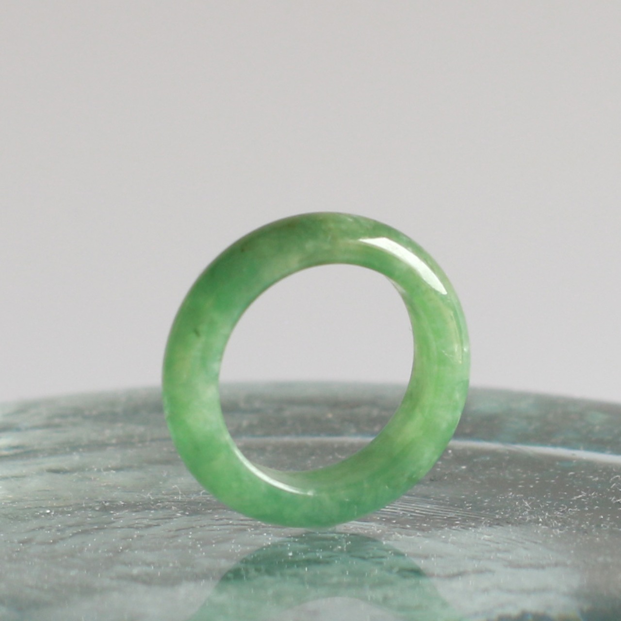 【10.5号】なかなか手に入らないとろけるグリーン！ A貨翡翠 jd_rg1397